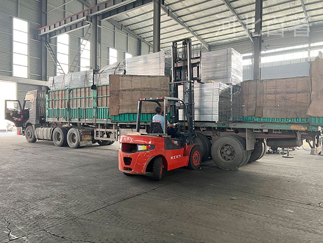 裝車(chē)現(xiàn)場(chǎng)